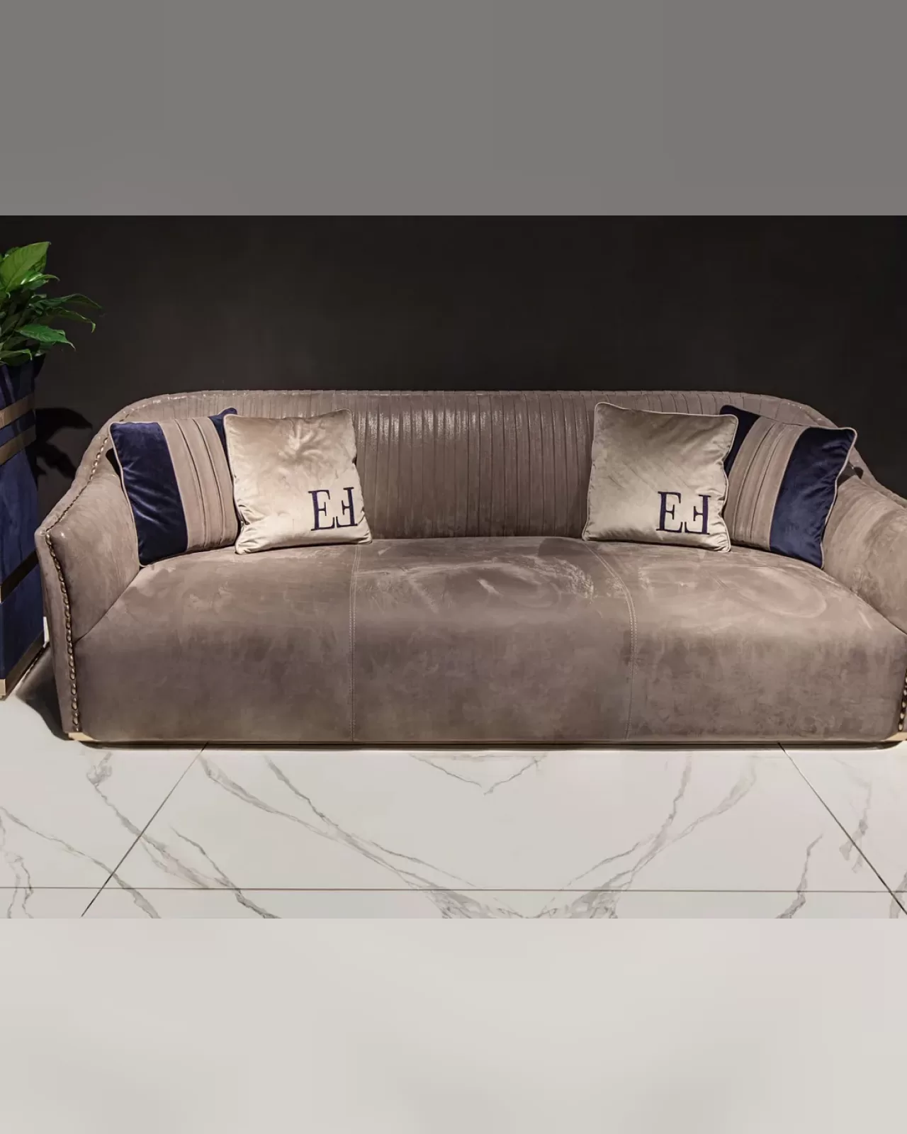 Licena Sofa, Epoque modern living room