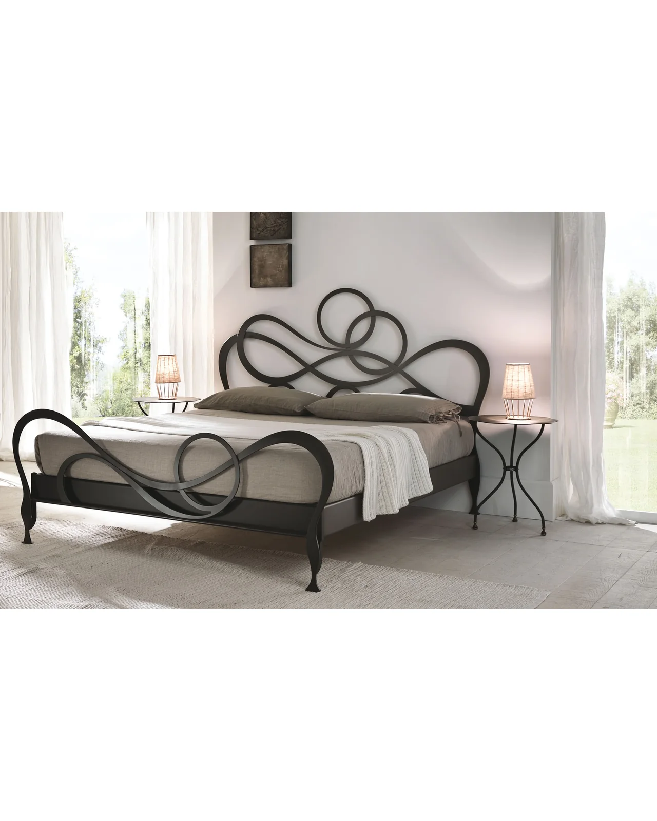 J'Adore bed by Cantori, in an interior setting, photo 4 of 5