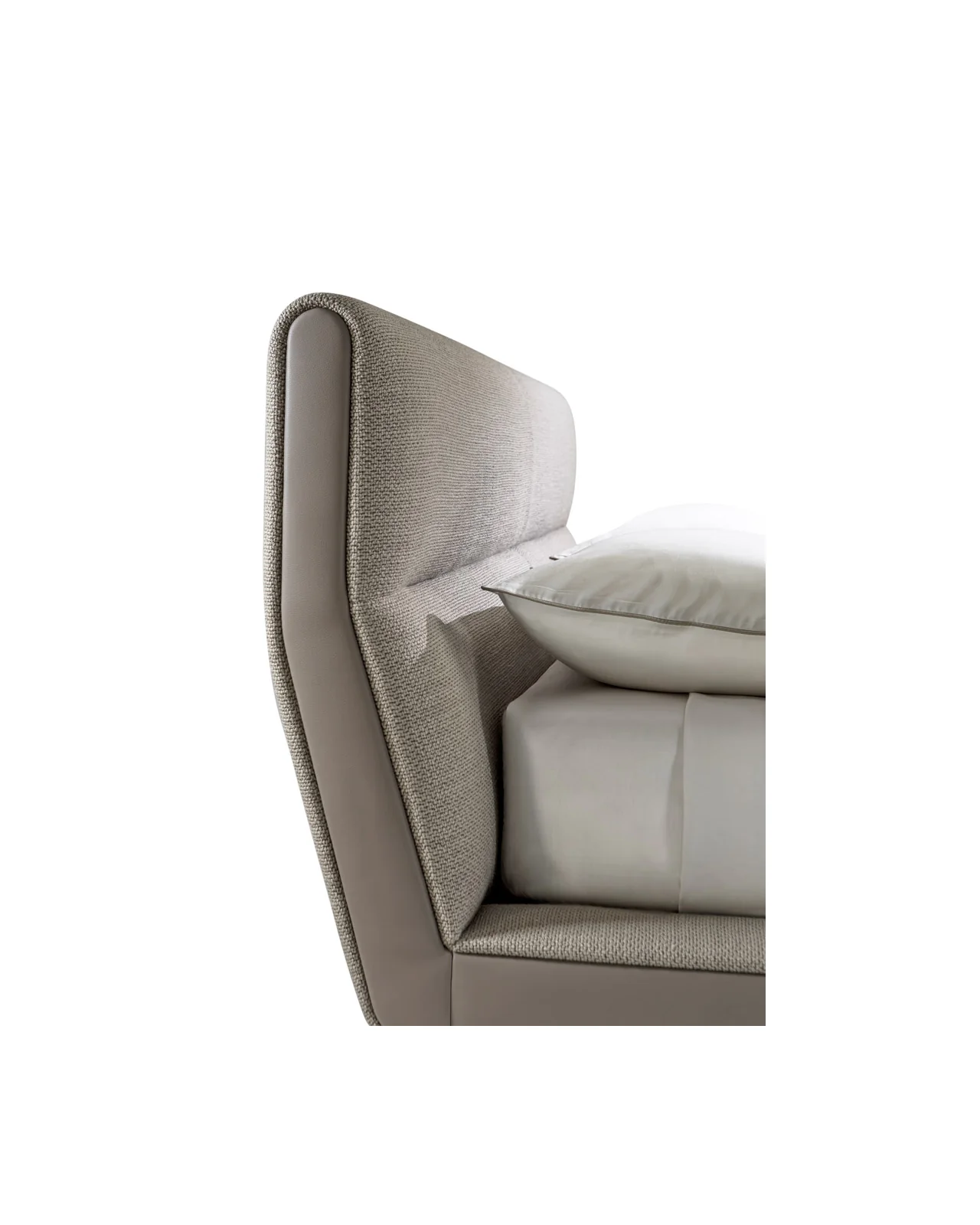 Sharon bed by Cantori, in an interior setting, photo 4 of 11