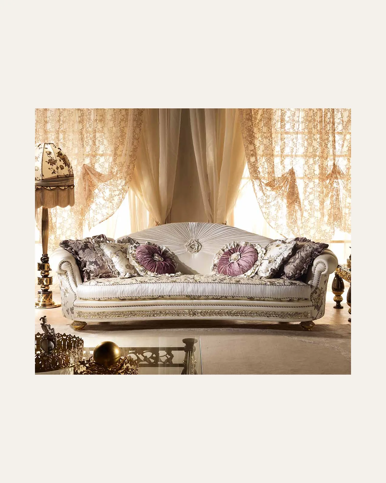 Poltrona Aida AD071, collezione Aida di Cappelletti, poltrona classica italiana in un soggiorno classico, foto 2 di 6