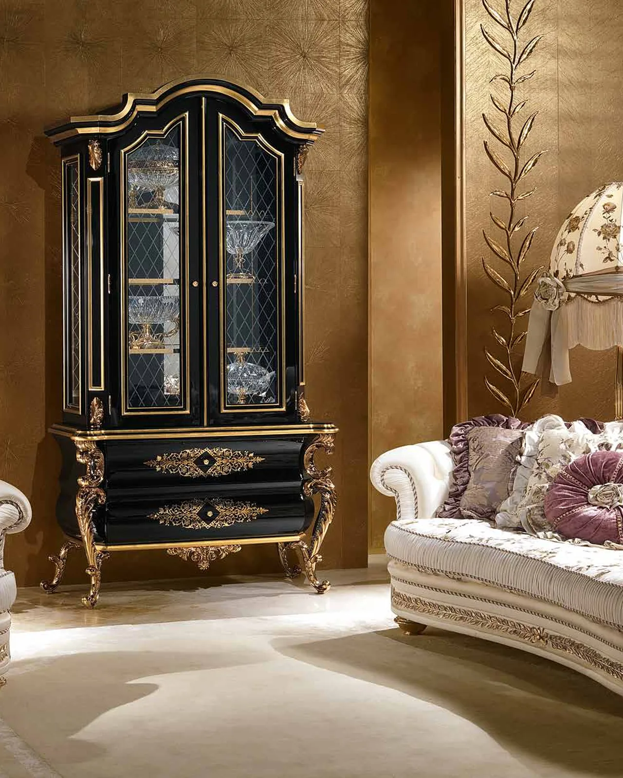 Poltrona Aida AD071, collezione Aida di Cappelletti, poltrona classica italiana in un soggiorno classico, foto 3 di 6