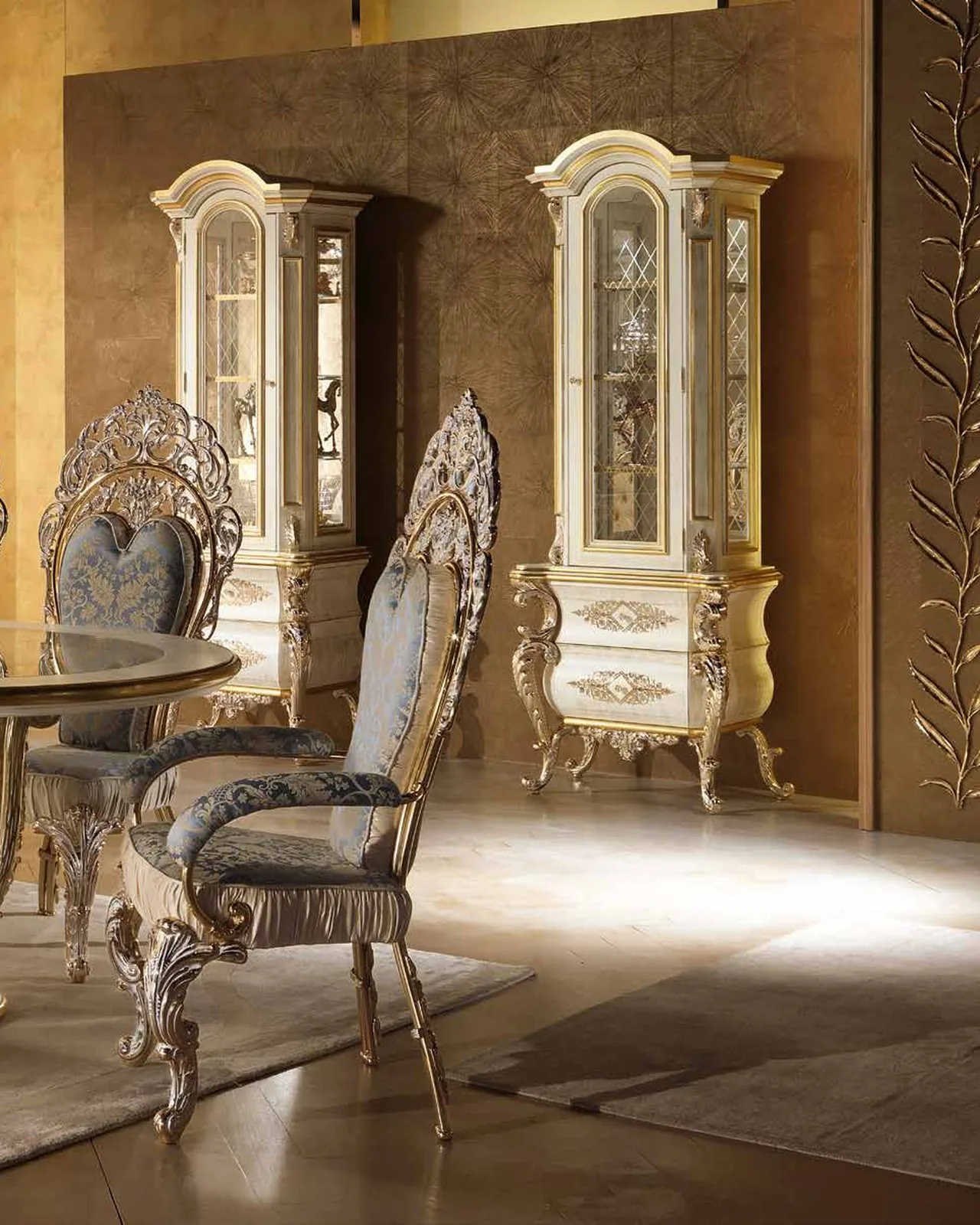 Aida One-Door Showcase AD017, Cappelletti Aida collection, classic Italian display cabinet in a classic living room setting, photo 5 of 6