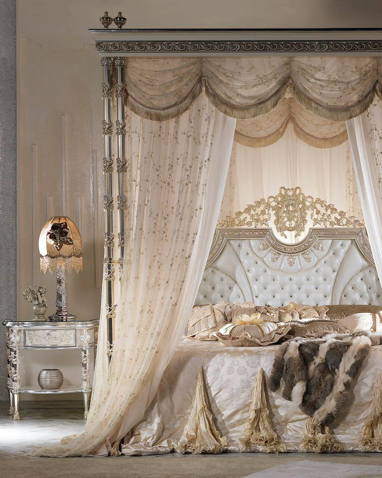 Letto a baldacchino Royal RY061C, collezione Royal di Cappelletti, letto classico italiano in una camera da letto classica, foto 1 di 2