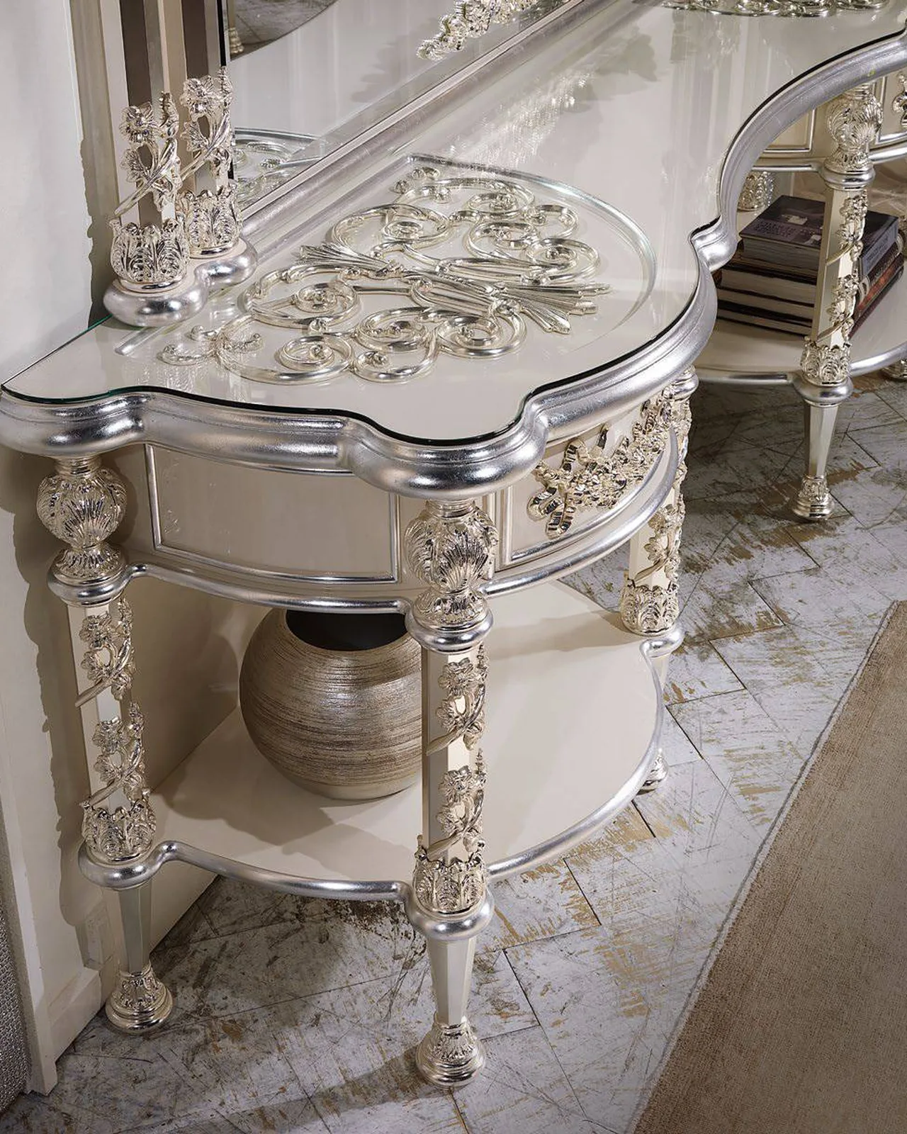 Specchio Royal con colonne in metallo RY004, collezione Royal di Cappelletti, specchio classico italiano in una camera da letto classica, foto 1 di 3