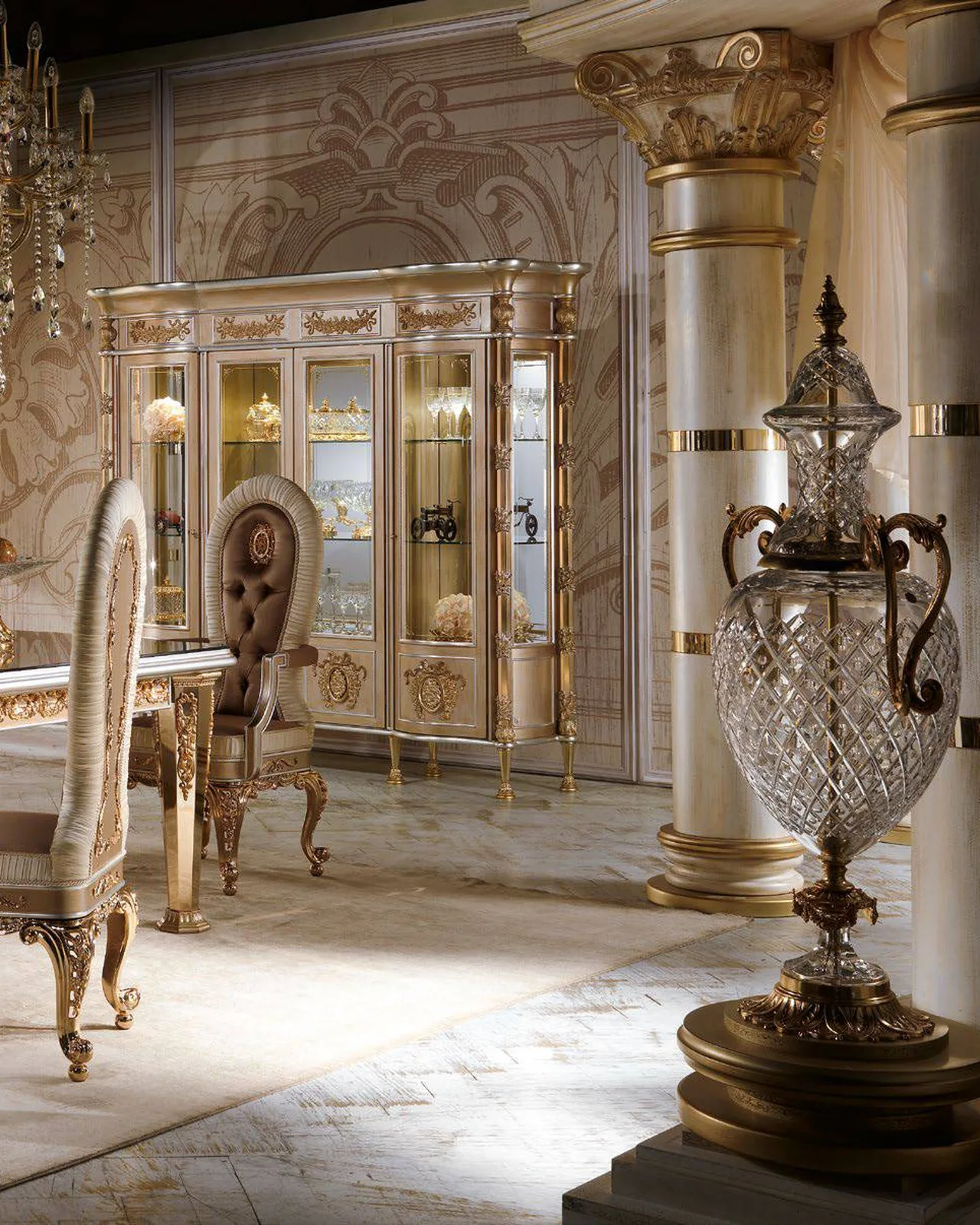 Tavolo da pranzo rettangolare Royal con piano in vetro RY014, collezione Royal di Cappelletti, tavolo da pranzo classico italiano in una sala da pranzo classica, foto 1 di 2