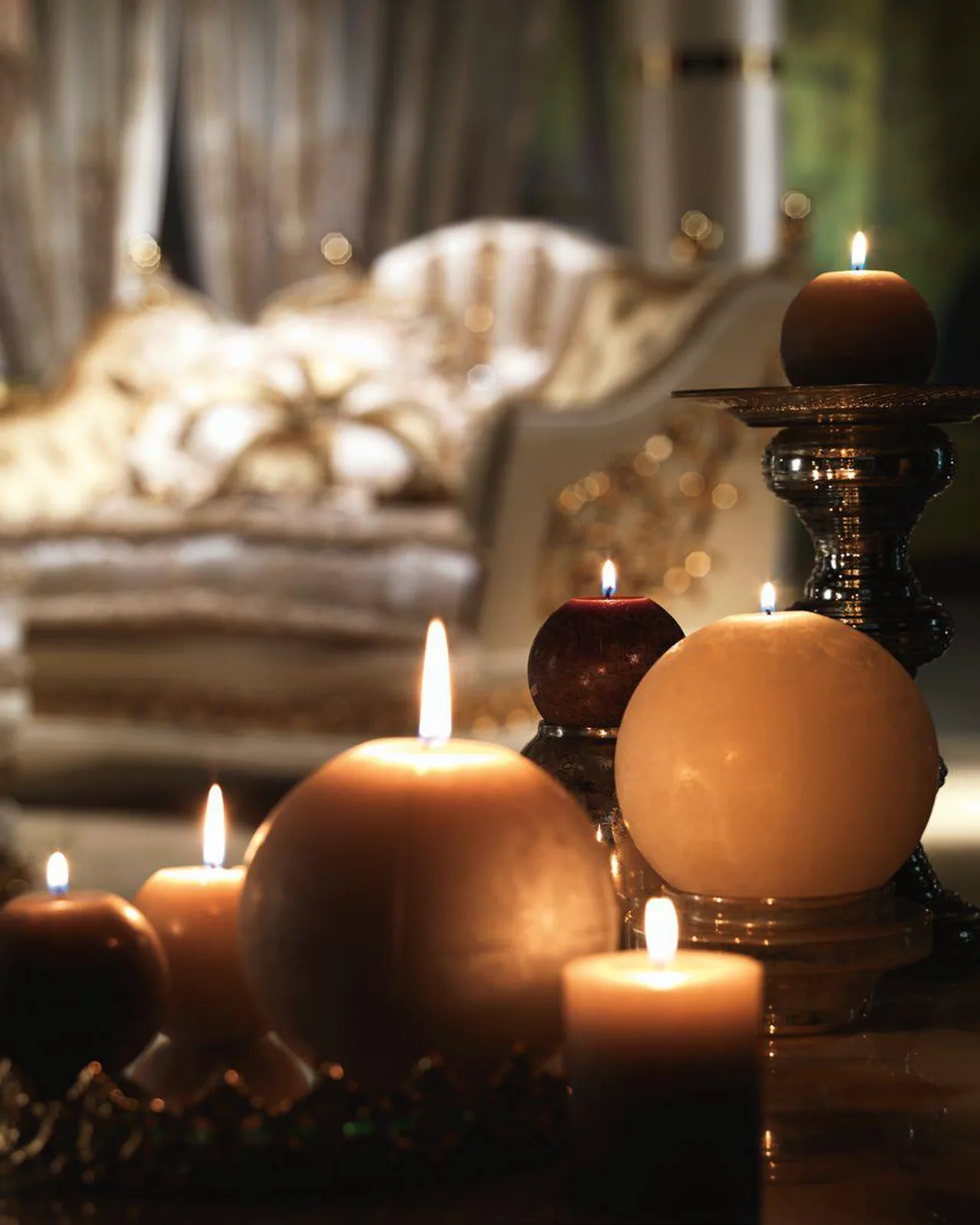 Royal Side Table RY075, Cappelletti Royal collection, classic Italian side table in a classic living room setting, photo 4 of 6