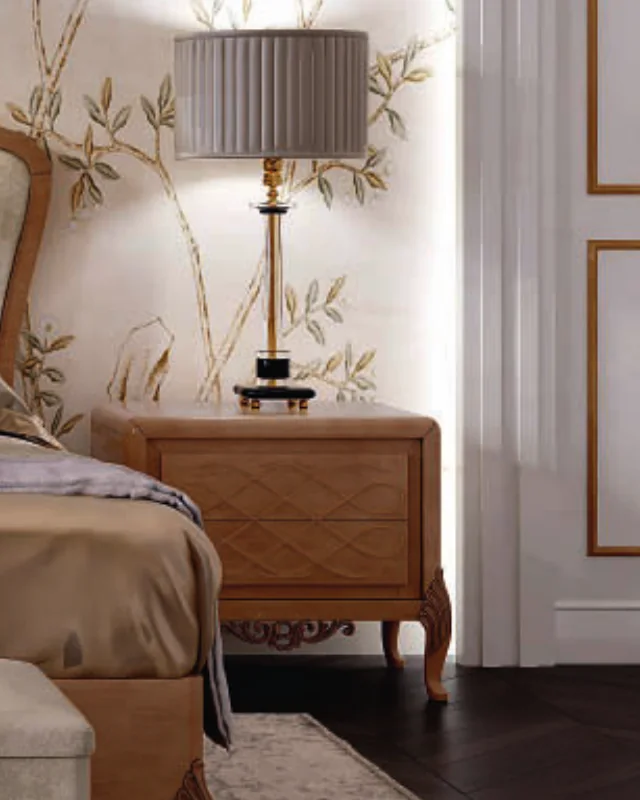 Comodino Ocean, facciata intagliata con decoro Touch, gambe intagliate a mano di Francesco Pasi, camera da letto moderna italiana