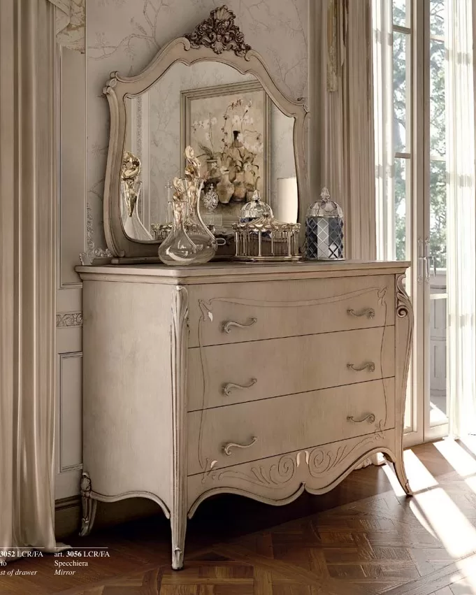 Opera Shaped Chest of Drawers, 3 Drawers, Carved "B" Decoration, Bedroom Furniture, in Cherry veneer on blockboard, Veneto classical Italian style, by Francesco Pasi