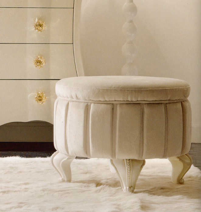 Classic luxury bedroom furniture Amelie Golden 5