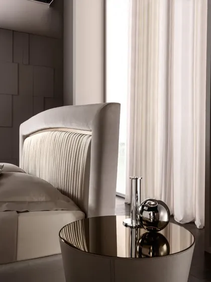 Upholstered bed modern bedroom Portofino Plisse. Dim cm 205 x 220 x 125 cm 29 h