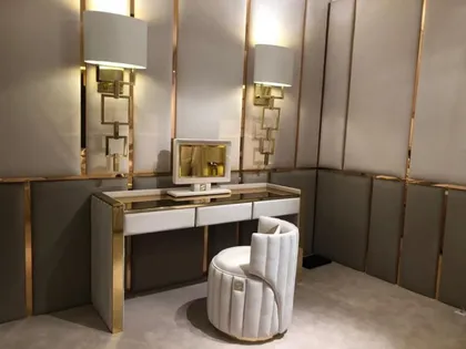 Toeletta di lusso Signature in ottone dorato con cassetti