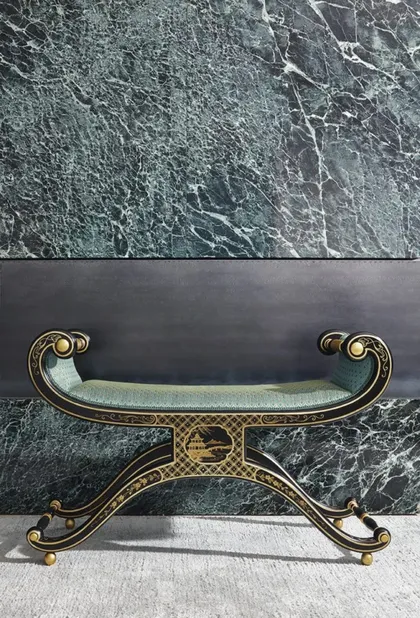 CasinoRoyale sittingroom bench