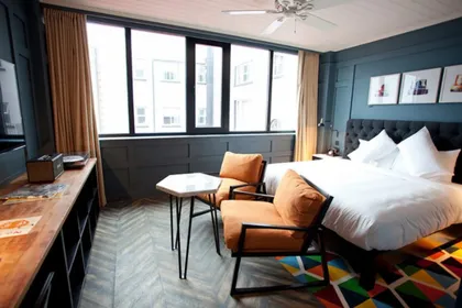 Decorating hotel room Using Professionals as Interior Designers in Andria 76123